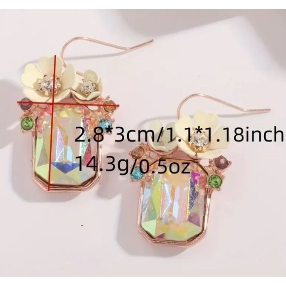 STUNNING! Gold White Flower Aurora Emerald Cut Earrings - Picture 6 of 7